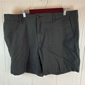 Amazon Essentials Men's Charcoal Flat Front Shorts, Size 40